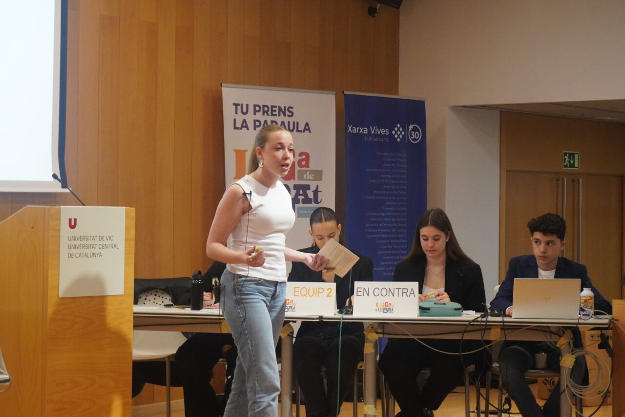 La Universitat d’Alacant acull la fase final de la Lliga de Debat de Secundària i Batxillerat de la Xarxa Vives, centrada en el masclisme en la joventut