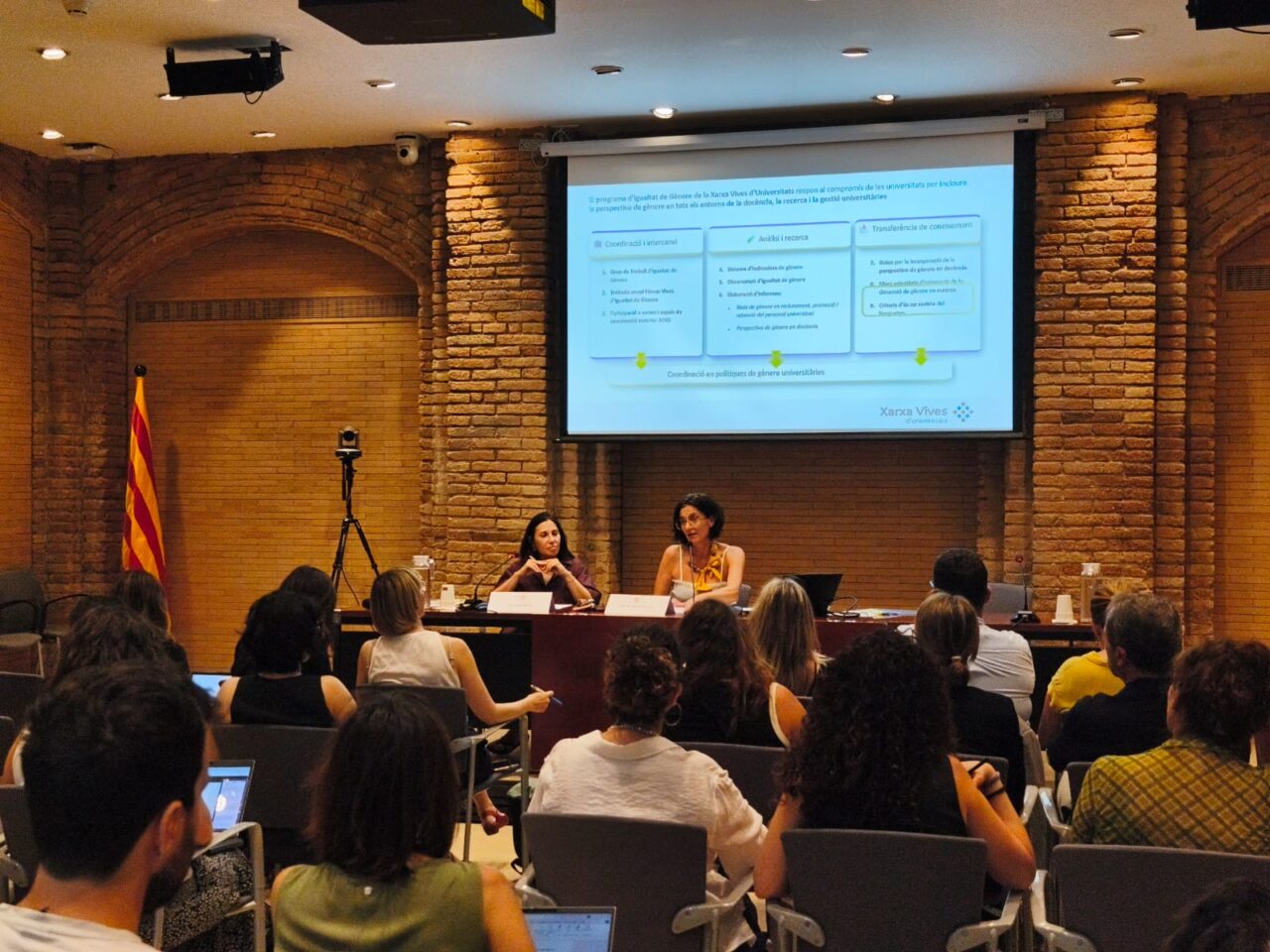 La Xarxa Vives presenta el Marc estratègic per integrar la perspectiva de gènere interseccional en la recerca durant una jornada sobre ciència inclusiva